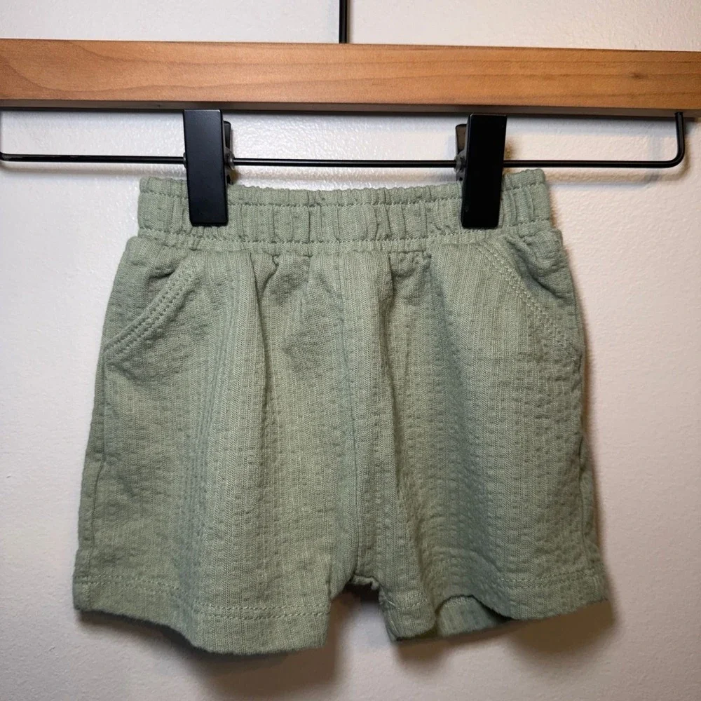 Baby Boy 0-6 Month 5pc Bundle Carters Old Navy Shorts Long Sleeve Shirts